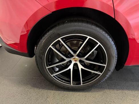 Certified 2026 Porsche Macan AWD/4WD image 12