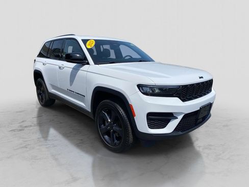 Used 2023 Jeep Grand Cherokee Altitude AWD/4WD image 11