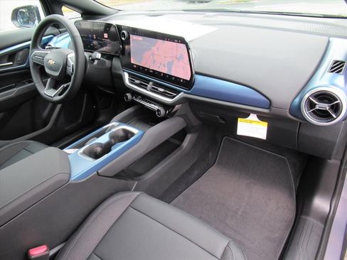 New 2026 Chevrolet Equinox EV LT image 12