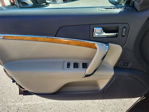 Used 2012 Lincoln MKZ image 17