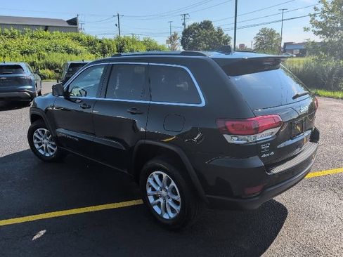 Used 2021 Jeep Grand Cherokee Laredo AWD/4WD image 3