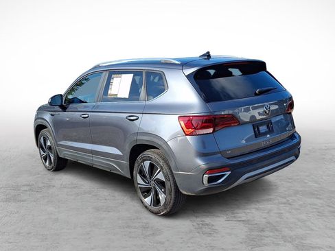 Used 2024 Volkswagen Taos SE w/ Panoramic Sunroof Package AWD/4WD image 3