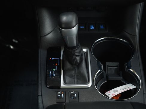 Used 2018 Toyota Highlander XLE image 18