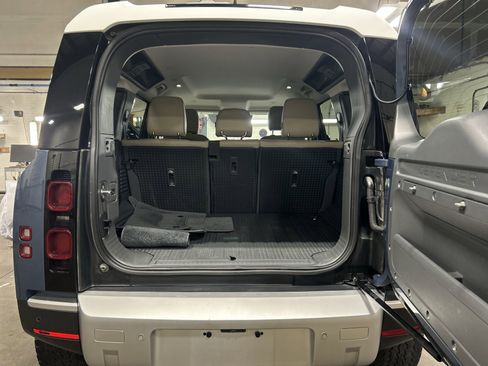 Used 2022 Land Rover Defender 110 S image 26