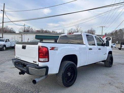 Used 2007 GMC Sierra 2500 SLE w/ Z71 Off-Road Package image 6