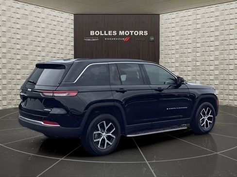 Certified 2024 Jeep Grand Cherokee Limited image 4