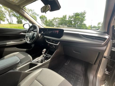 Used 2025 Buick Encore GX Preferred AWD/4WD image 15