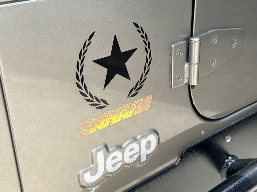 Used 2005 Jeep Wrangler Unlimited Rubicon w/ Sahara Edition Group AWD/4WD image 5