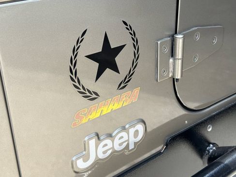 Used 2005 Jeep Wrangler Unlimited Rubicon w/ Sahara Edition Group AWD/4WD image 5