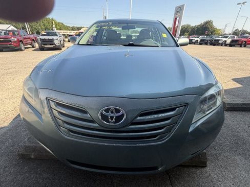 Used 2009 Toyota Camry LE FWD image 2
