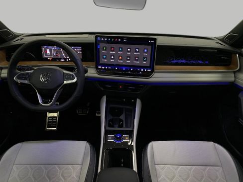 New 2026 Volkswagen Tiguan SEL R-Line image 21