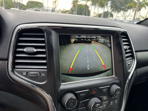 Used 2018 Jeep Grand Cherokee Altitude RWD image 50