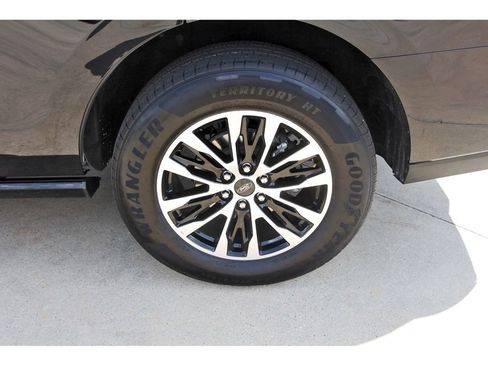 Used 2025 Ford Expedition Platinum AWD/4WD image 9
