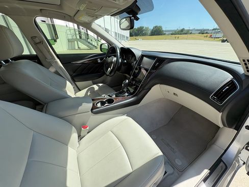 Used 2018 INFINITI Q50 Luxe w/ Essential Package (2.0T Luxe) RWD image 15