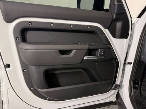 New 2026 Land Rover Defender 130 X-Dynamic SE AWD/4WD image 13
