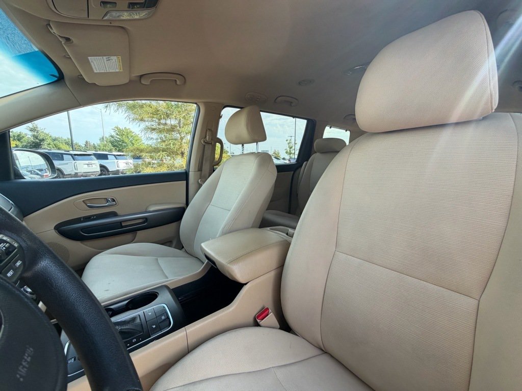 Used 2015 Kia Sedona LX w/ LX Convenience Package FWD image 12