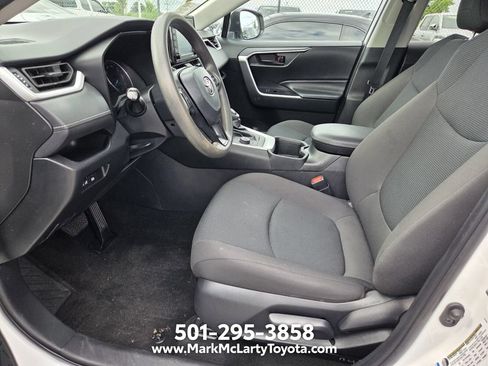 Used 2022 Toyota RAV4 LE AWD/4WD image 5