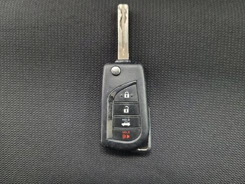 Used 2022 Toyota Corolla LE image 32