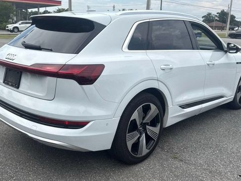 Used 2019 Audi e-tron Prestige w/ Prestige Package AWD/4WD image 5
