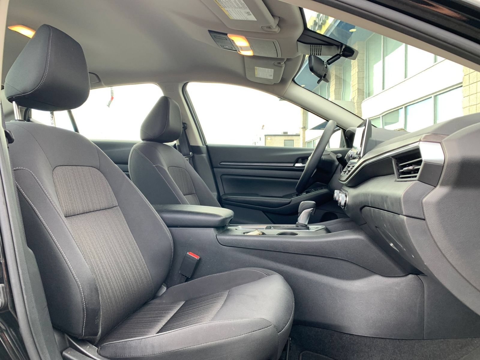 Used 2025 Nissan Altima 2.5 SV FWD image 36