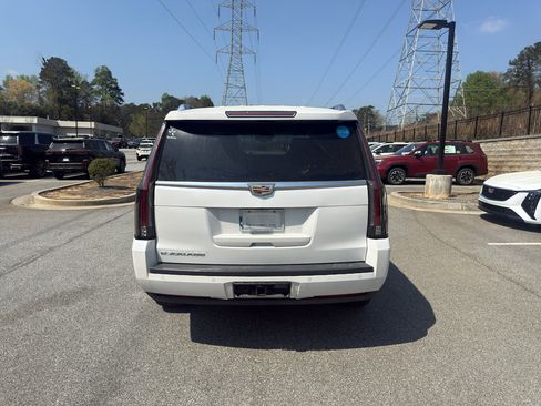 Used 2016 Cadillac Escalade Premium image 4