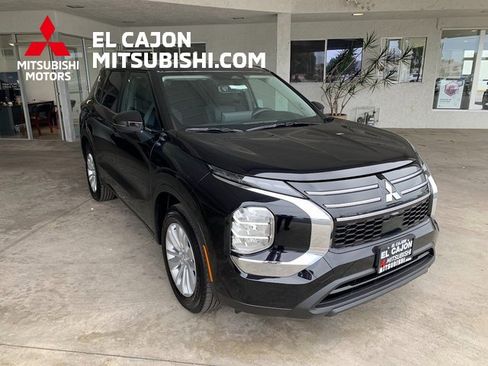 New 2025 Mitsubishi Outlander ES image 1