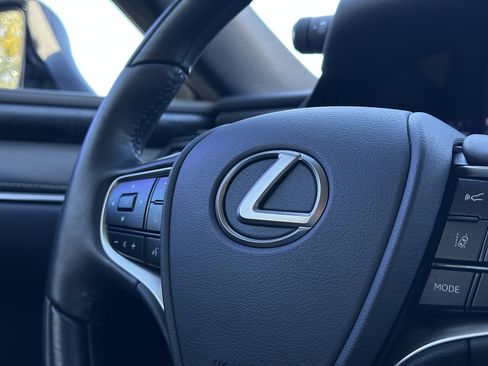 Used 2023 Lexus ES 300h Ultra Luxury image 30