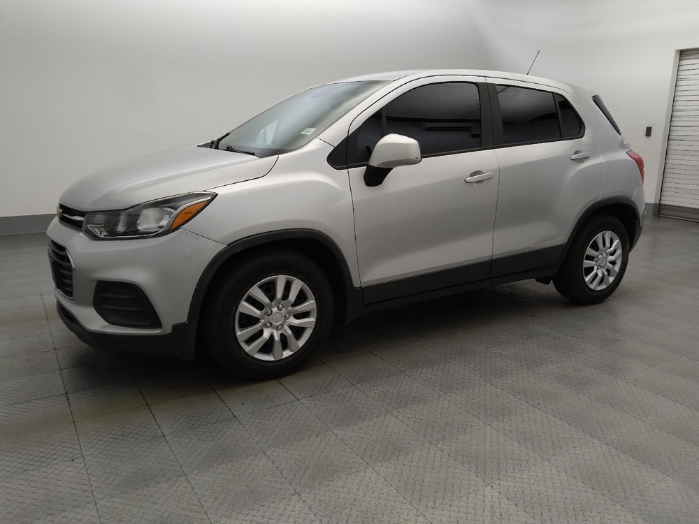 Used 2018 Chevrolet Trax LS w/ LPO, Cargo Package FWD image 2