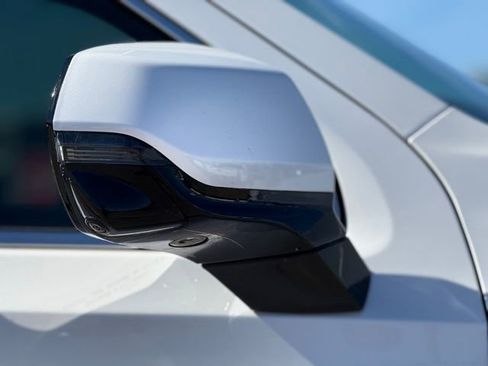 Used 2024 GMC Yukon Denali Ultimate image 10