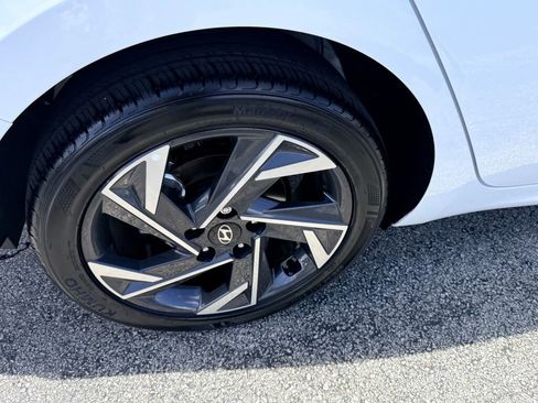 Used 2025 Hyundai Elantra Sport image 11
