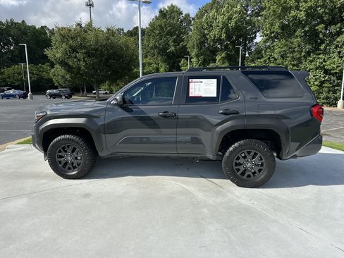 Used 2025 Toyota 4Runner SR5 AWD/4WD image 7