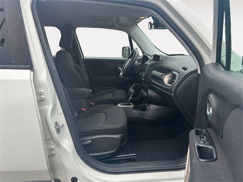 Used 2016 Jeep Renegade Latitude image 15