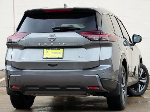 Used 2024 Nissan Rogue SL FWD image 4