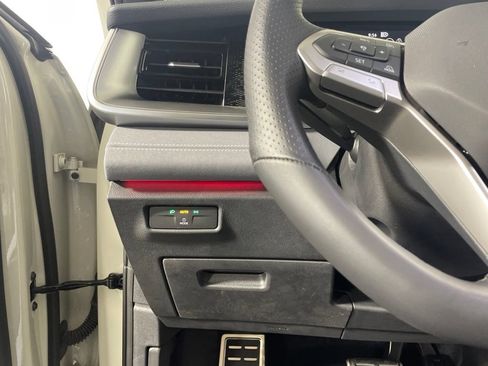 New 2026 Volkswagen Tiguan SE R-Line AWD/4WD image 13