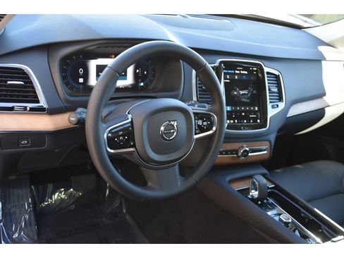 Certified 2024 Volvo XC90 B6 Plus image 12