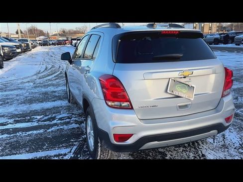 Used 2022 Chevrolet Trax LT w/ LT Convenience Package image 7