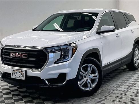 Used 2024 GMC Terrain SLE FWD image 1