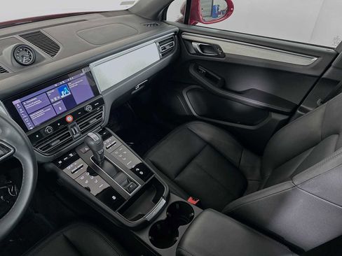 Certified 2026 Porsche Macan image 24
