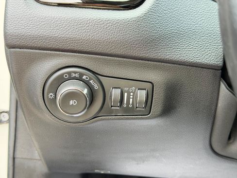 Used 2018 Jeep Compass Limited AWD/4WD image 18