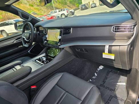 New 2026 Jeep Grand Wagoneer L Limited AWD/4WD image 29