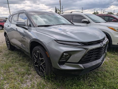 Used 2023 Chevrolet Blazer RS w/ Driver Confidence II Package FWD image 2