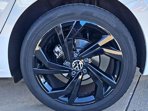 Used 2025 Volkswagen Jetta SE image 9