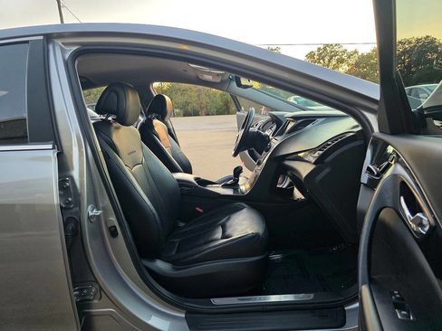 Used 2012 Hyundai Azera Base 4dr Sedan image 23