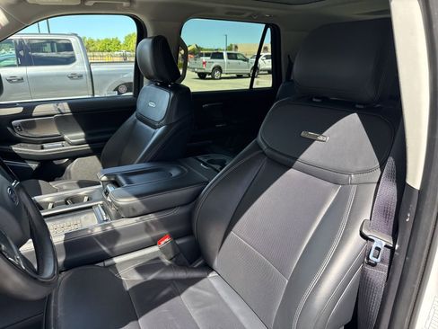 Used 2025 Ford Expedition Max Platinum image 11