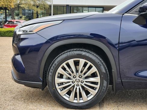 Used 2022 Toyota Highlander Platinum image 8