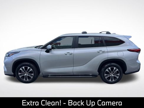 Used 2023 Toyota Highlander XLE FWD image 5