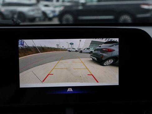 Used 2025 Chevrolet Trax LT w/ Driver Confidence Package image 33