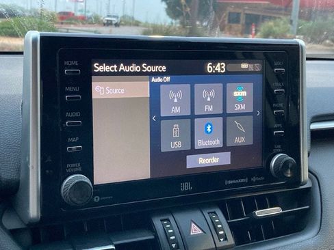 Used 2019 Toyota RAV4 XLE Premium FWD image 20