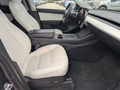 Used 2022 Tesla Model Y Performance image 10