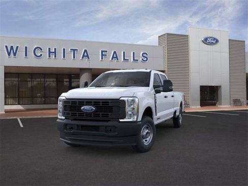 New 2026 Ford F250 XL w/ FX4 Off-Road Package image 2